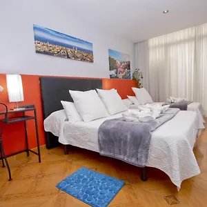 barcelona-city-centre-hostal.catalonia-hotels.com/